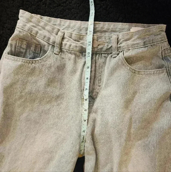 SHEIN Distressed Light Wash Jeans - Picture 3 of 6